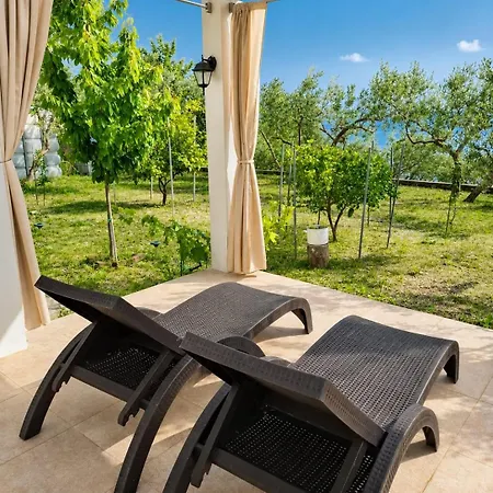 Betty Jesenice (Split-Dalmatia)